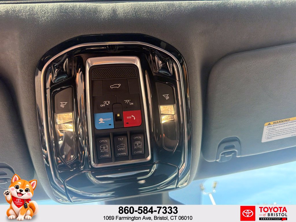 Used 2023 Jeep Grand Wagoneer Series III AWD/4WD image 23