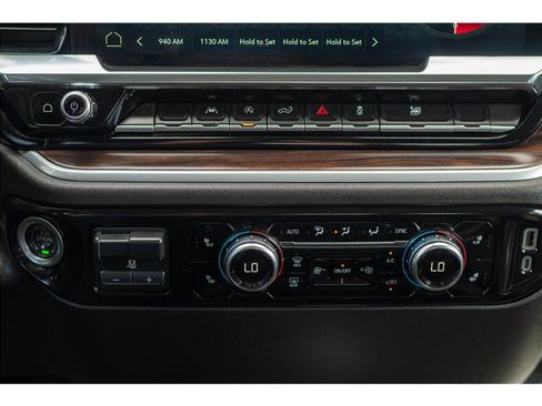 Used 2025 GMC Sierra 1500 SLT AWD/4WD image 16