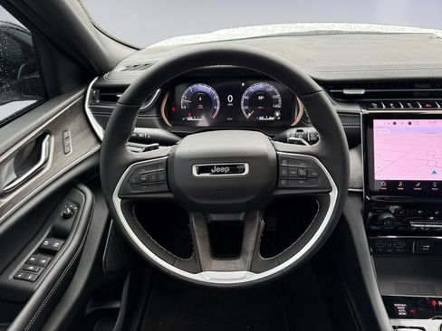 New 2025 Jeep Grand Cherokee Limited w/ Luxury Tech Group II image 15