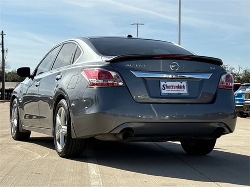 Used 2015 Nissan Altima 2.5 SV w/ Convenience Package image 6