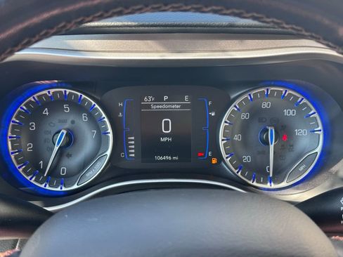 Used 2020 Chrysler Pacifica Touring-L image 33