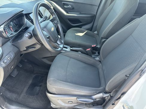 Used 2021 Chevrolet Trax LS image 10