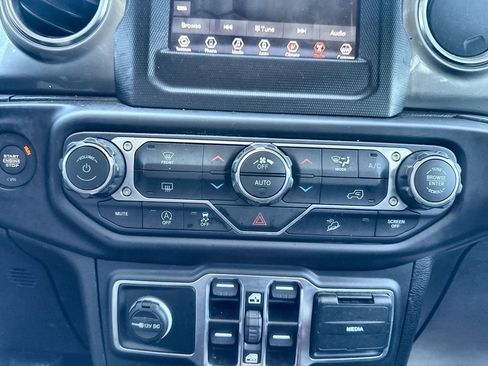 Used 2020 Jeep Wrangler Unlimited Sahara AWD/4WD image 18