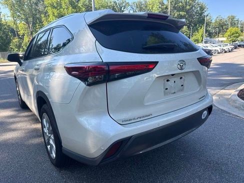 Used 2021 Toyota Highlander Limited FWD image 7