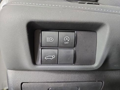 Used 2025 Toyota Highlander LE AWD/4WD image 29