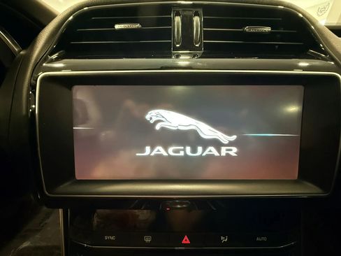 Used 2019 Jaguar XE RWD image 21