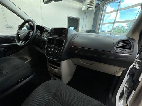 Used 2020 Dodge Grand Caravan SE FWD image 27