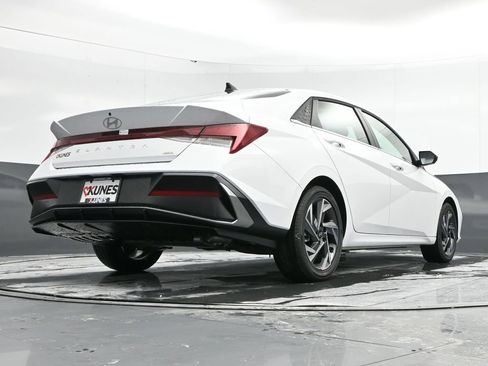 Used 2025 Hyundai Elantra Limited FWD image 47