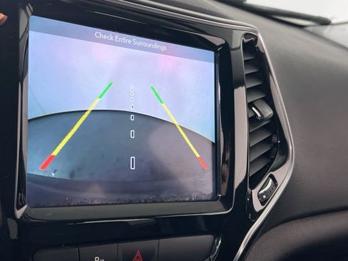 Used 2019 Jeep Cherokee Limited image 14