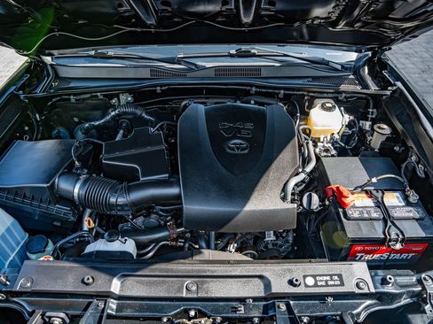 Used 2019 Toyota Tacoma TRD Off-Road AWD/4WD image 40