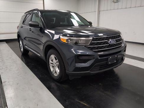 Used 2023 Ford Explorer XLT AWD/4WD image 13