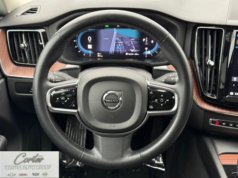 Used 2023 Volvo XC60 B5 Plus image 20