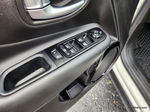 Used 2020 Jeep Renegade Altitude image 26