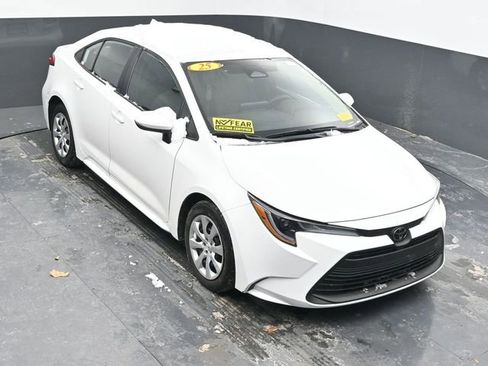 Used 2025 Toyota Corolla LE image 34
