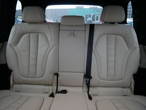 Used 2022 BMW X7 M50i image 13