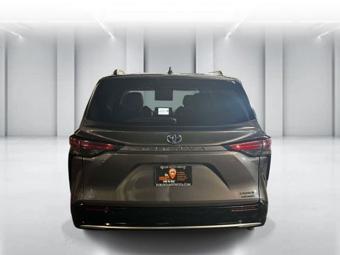 Used 2023 Toyota Sienna Limited AWD/4WD image 6