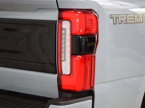 Used 2026 Ford F250 Platinum w/ Tremor Off-Road Package AWD/4WD image 18