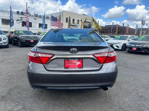 Used 2016 Toyota Camry SE w/ Moonroof Package FWD image 8