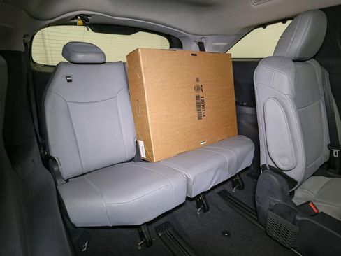 New 2026 Toyota Sienna XLE image 18