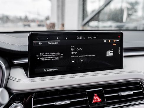 Used 2025 Genesis G70 2.5T image 25