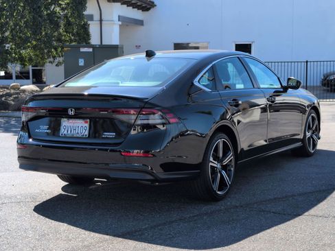 Used 2025 Honda Accord Sport image 5