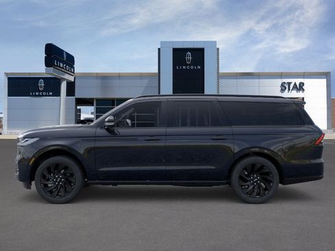 New 2026 Lincoln Navigator L Reserve AWD/4WD image 3