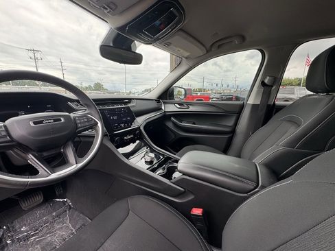 Used 2023 Jeep Grand Cherokee Laredo image 19