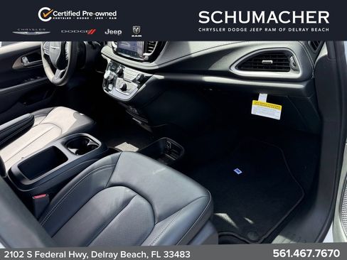 Used 2025 Chrysler Pacifica Select FWD image 18