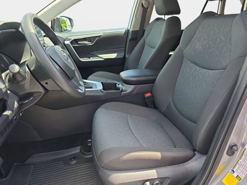 Used 2025 Toyota RAV4 XLE w/ Convenience Package FWD image 15