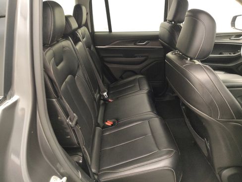Used 2023 Jeep Grand Cherokee Limited AWD/4WD image 19
