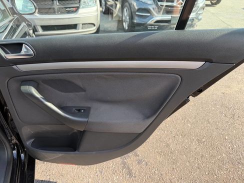 Used 2009 Volkswagen Rabbit S FWD image 35