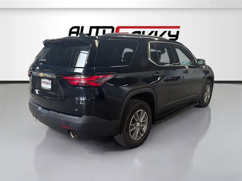 Used 2024 Chevrolet Traverse LT image 7