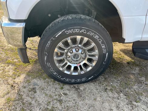 Used 2021 Ford F250 XLT w/ XLT Premium Package image 4