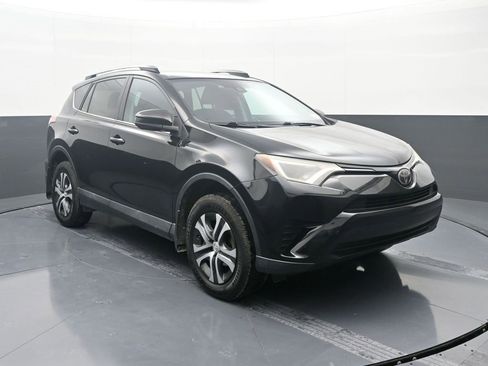 Used 2017 Toyota RAV4 LE image 3