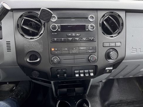Used 2014 Ford F550 2WD Regular Cab Super Duty image 16