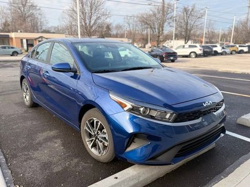 Used 2023 Kia Forte LXS image 2