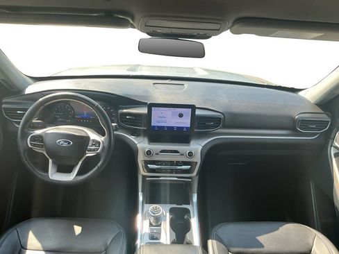 Certified 2022 Ford Explorer XLT w/ Equipment Group 202A RWD image 17