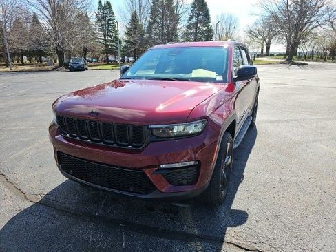 Used 2023 Jeep Grand Cherokee Limited w/ Luxury Tech Group II image 2