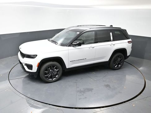 New 2025 Jeep Grand Cherokee Limited w/ Trailer Tow Package image 42