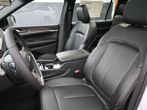 New 2025 Jeep Grand Cherokee L Limited image 19