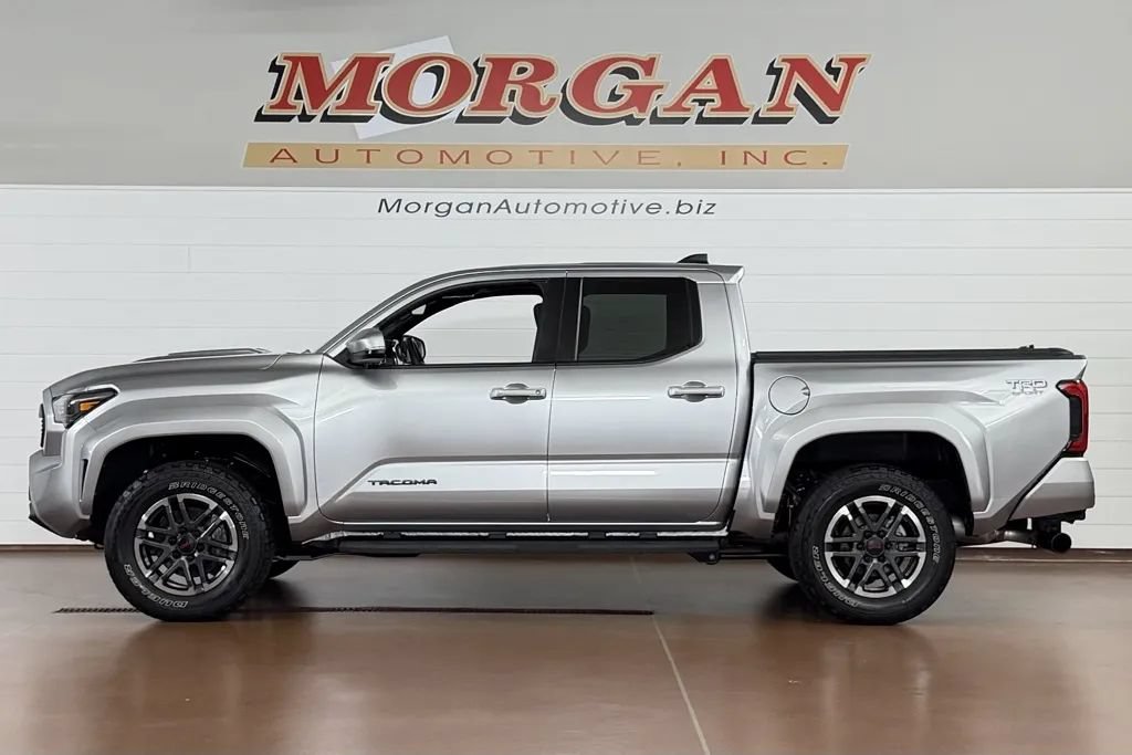 Used 2024 Toyota Tacoma TRD Sport w/ TRD Sport Upgrade Package AWD/4WD image 7