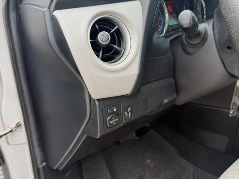 Used 2018 Toyota Corolla LE FWD image 15
