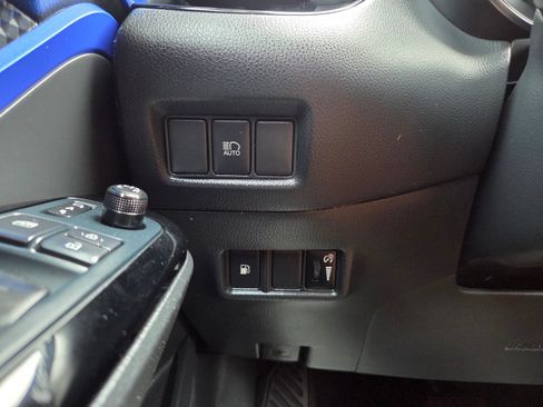 Used 2022 Toyota C-HR XLE FWD image 40