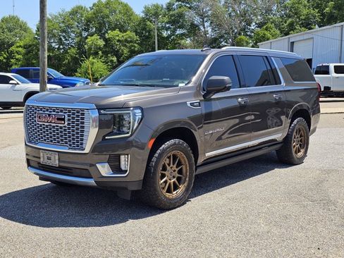 Used 2021 GMC Yukon XL Denali w/ Denali Ultimate Package AWD/4WD image 1