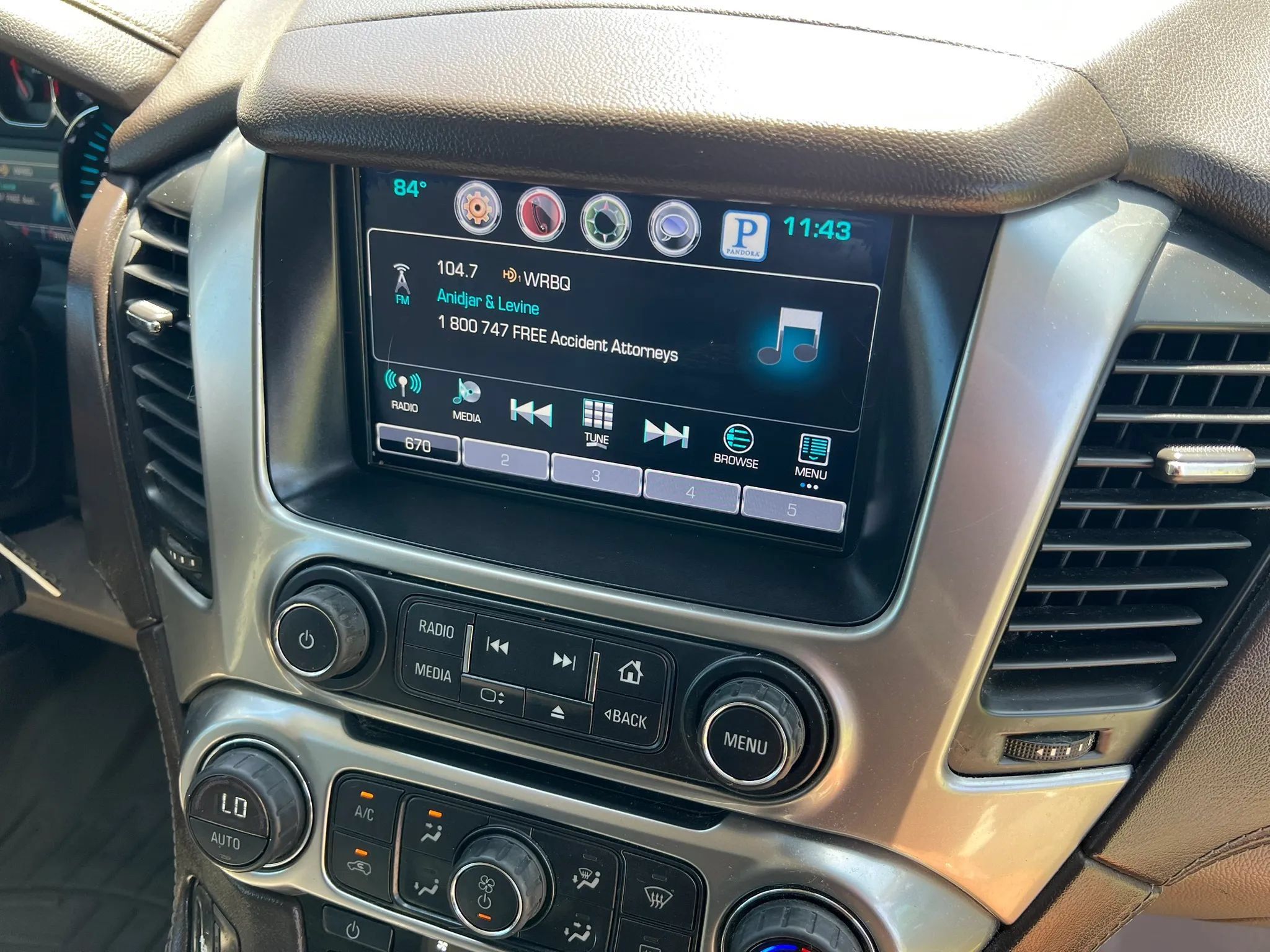 Used 2016 Chevrolet Suburban LT RWD image 39