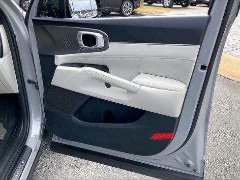 Used 2023 Kia Sorento SX image 22