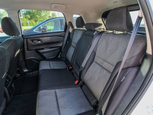 Used 2024 Nissan Rogue SV FWD image 9