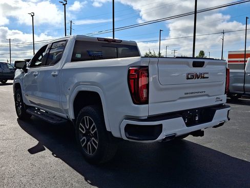 Used 2024 GMC Sierra 1500 AT4 w/ Technology Package AWD/4WD image 4