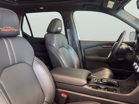 Used 2025 Honda Pilot TrailSport image 15