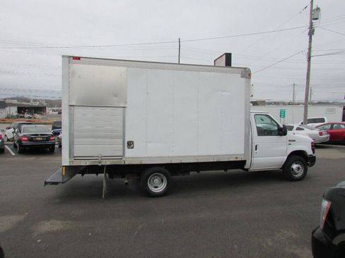 Used 2012 Ford E-450 and Econoline 450 Super Duty w/ PWR Locks & Windows Group RWD image 6